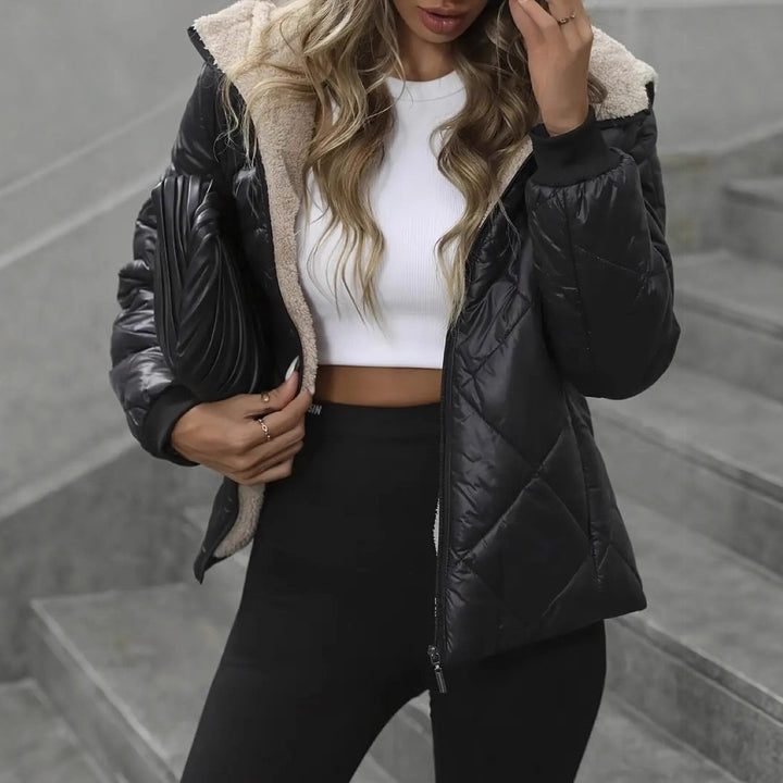 Damen Steppjacke mit Teddyfell-Innenfutter und Kapuze Drune