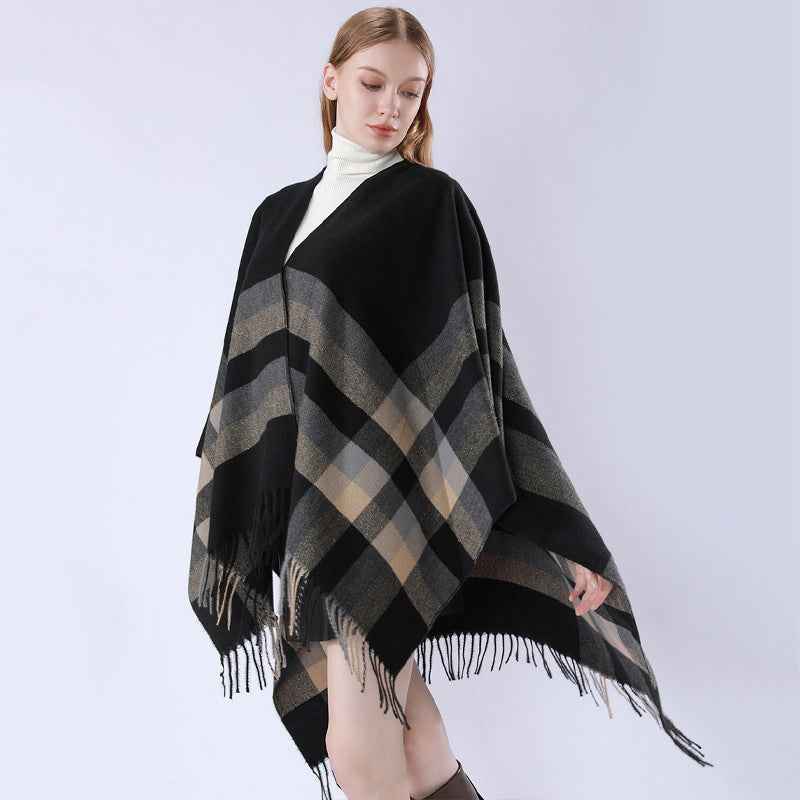 Damen Wollmix-Capeponcho im Oversize-Kimono mit Karomuster und Fransensaum Drune