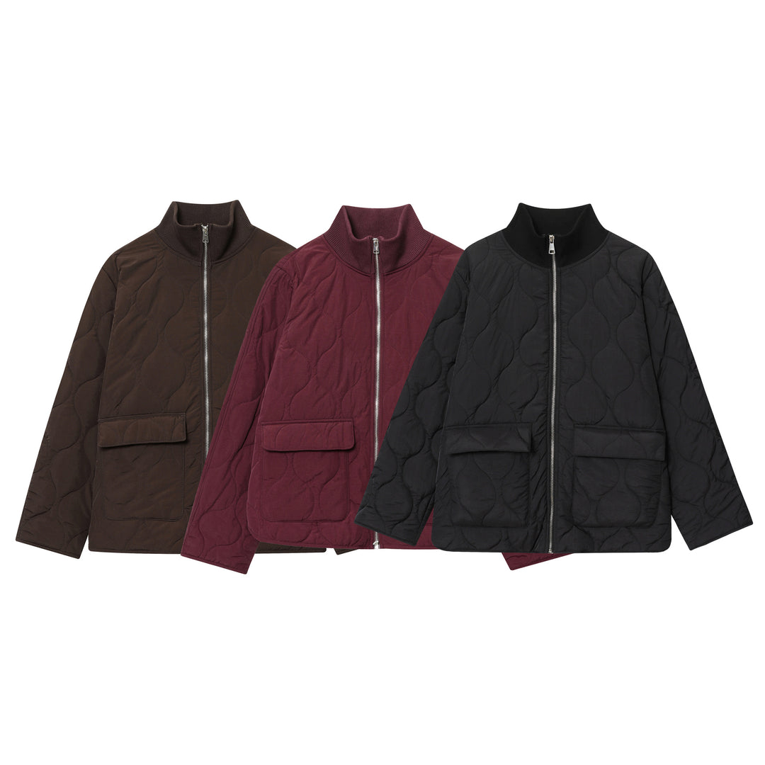 Damen nan leichte Steppjacke mit runder Steppung, hohem Rippkragen und aufgesetzten Klappentaschen Drune