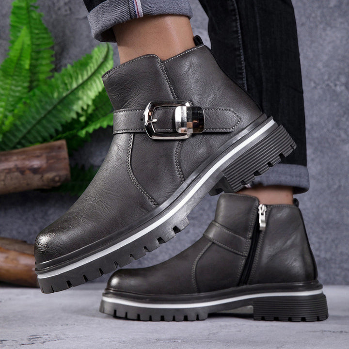 Herren knöchelhohe Lederoptik-Stiefelette mit dekorativer Metallschnalle und profilierter Gummisohle Drune
