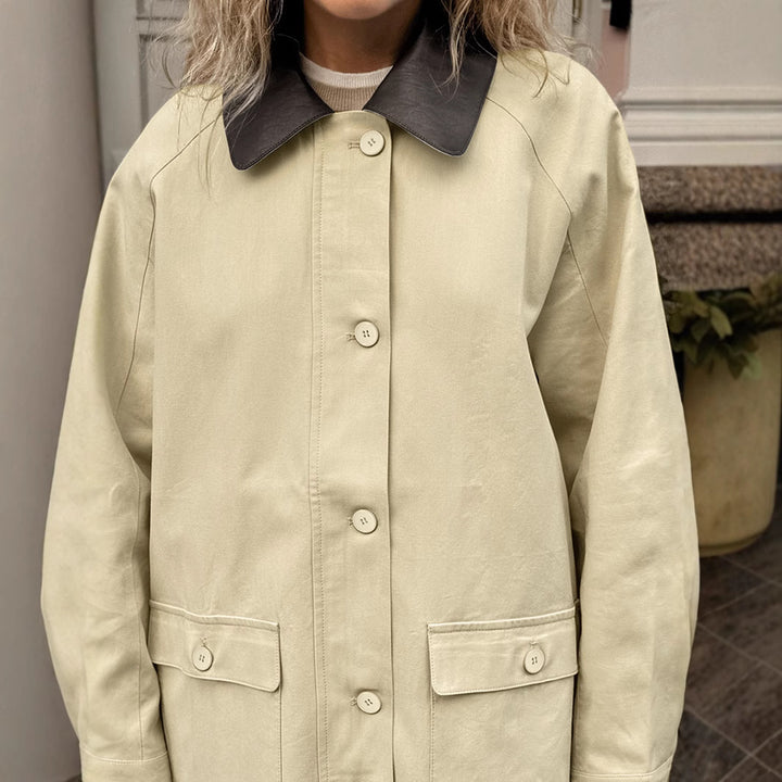Damen Urbaner Utility-Mantel mit kontrastierendem Kragen und praktischen Taschen Drune