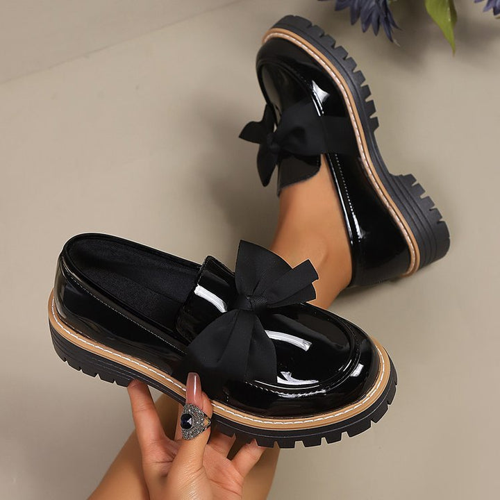 Damen  Lack-Optik Loafer mit massiver Profilsohle und großer Stoffschleife Drune