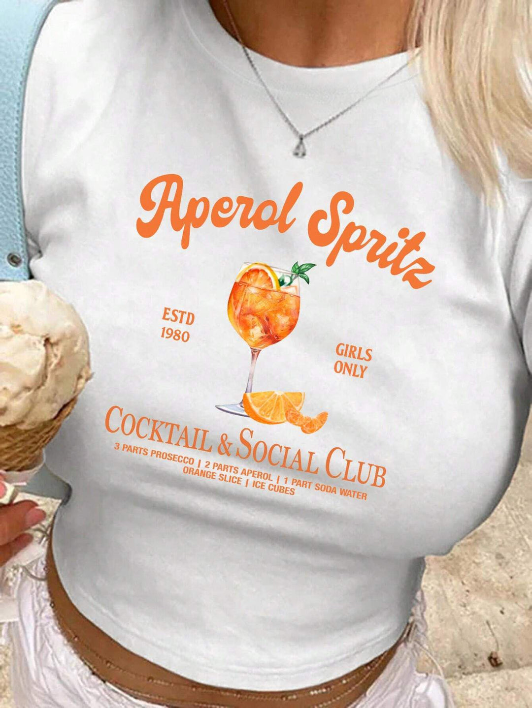 Damen Crop-T-Shirt mit kreativem Cocktail-Design Drune