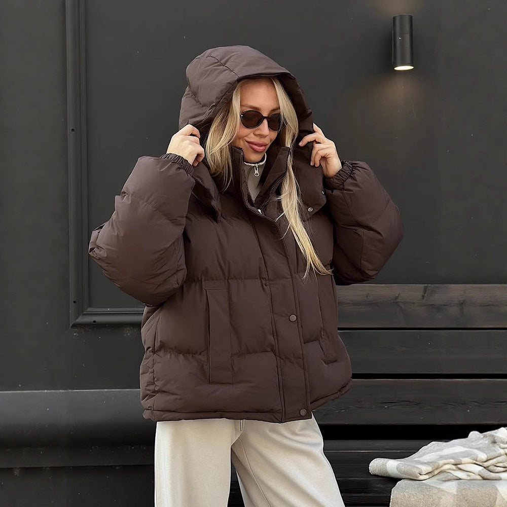 Damen Kurz geschnittene Oversize-Steppjacke mit hohem Stehkragen und verdeckter Druckknopfleiste Drune