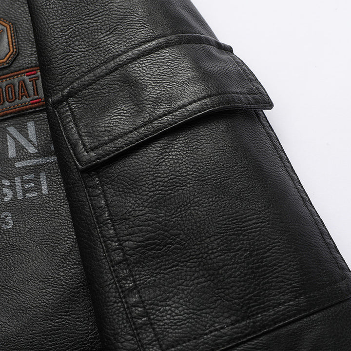 Herren Pilotenblouson im Vintage-Lederlook mit Patch‑Applikationen, Pattentaschen und Ärmel‑Utilityfach Drune