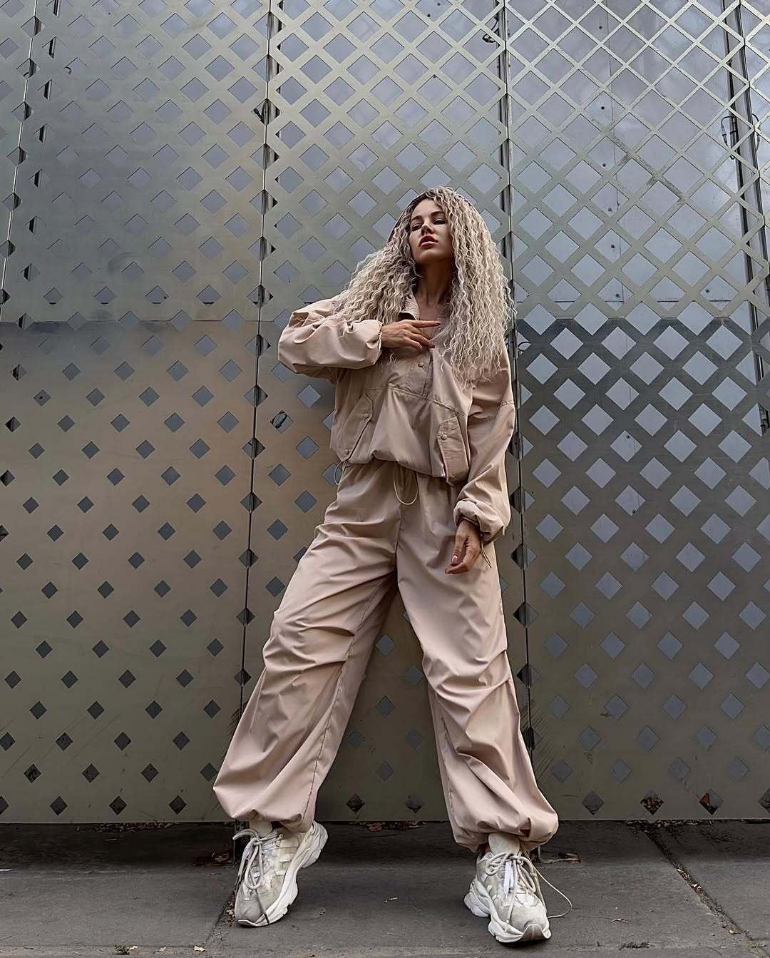 Damen leichte Windjacke im Oversized Schnitt mit Kordelzug und Druckknopfdetails Drune