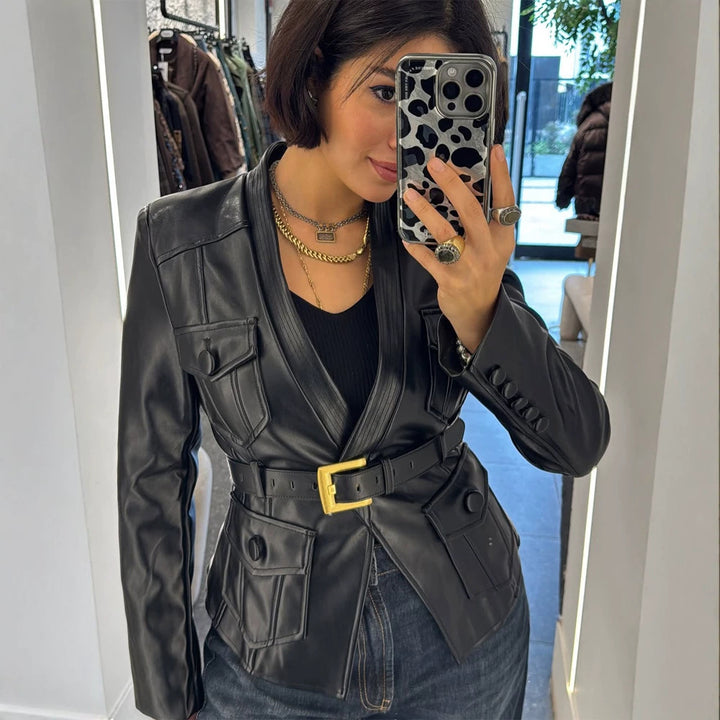 Damen Taillierter Lederblazer im Korsettstil mit breitem Schnallengürtel und aufgesetzten Pattentaschen Drune