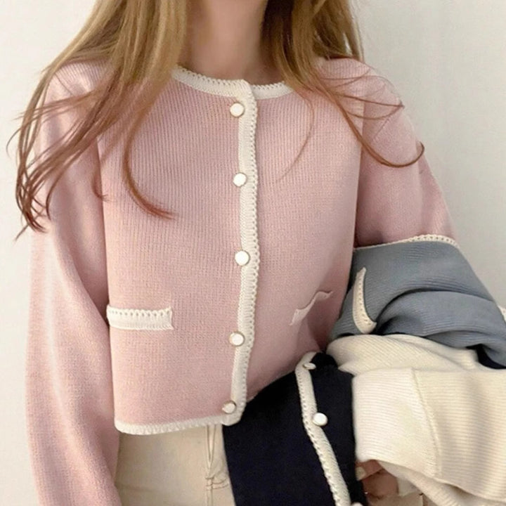 Damen Kurzgeschnittener gerippter Cardigan mit kontrast‑Häkelkante, Zierknopfleiste und Taschenleisten Drune