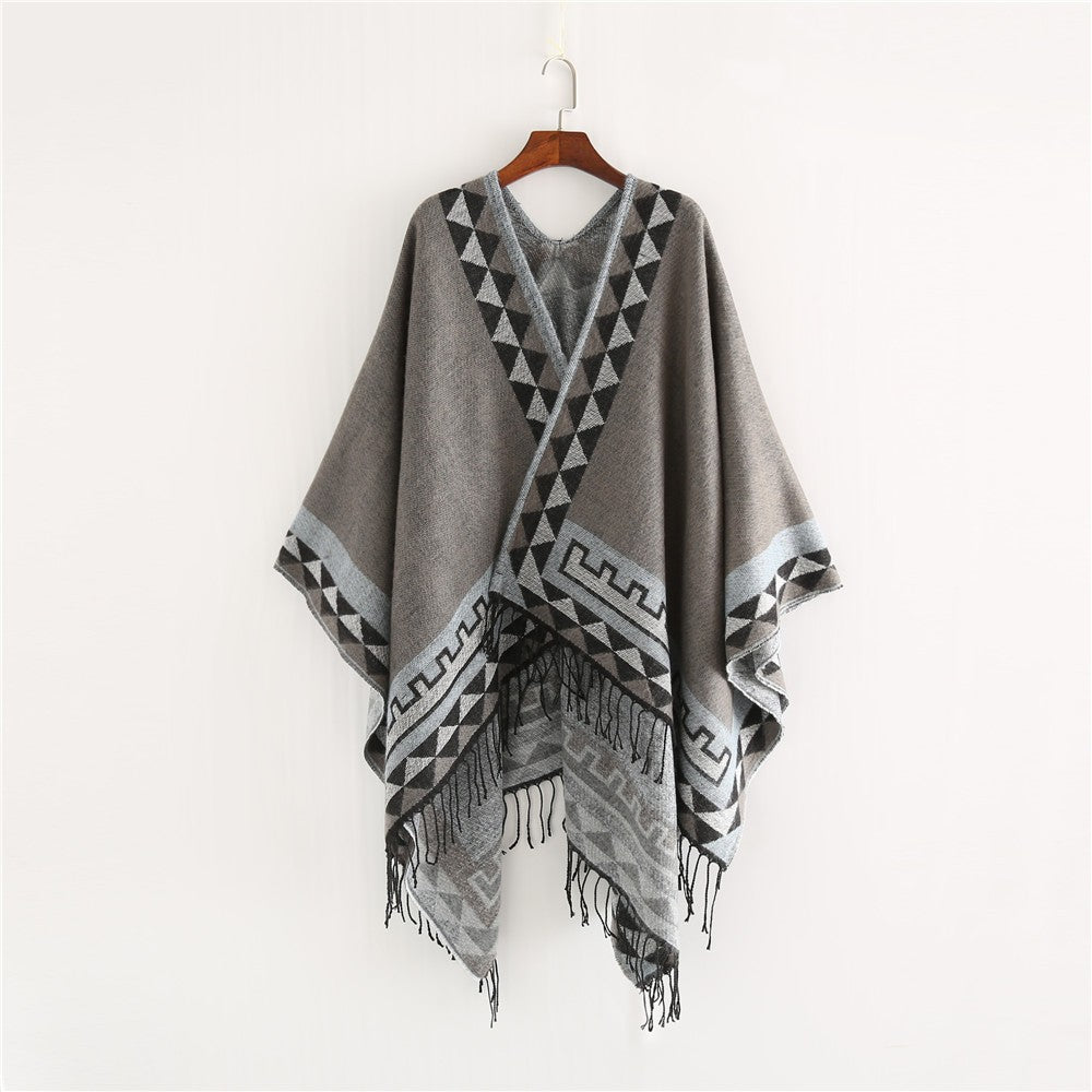 Damen Weichfallender Capeponcho mit Dreieck-Jacquard, Kontrastbordüre und Fransensaum Drune