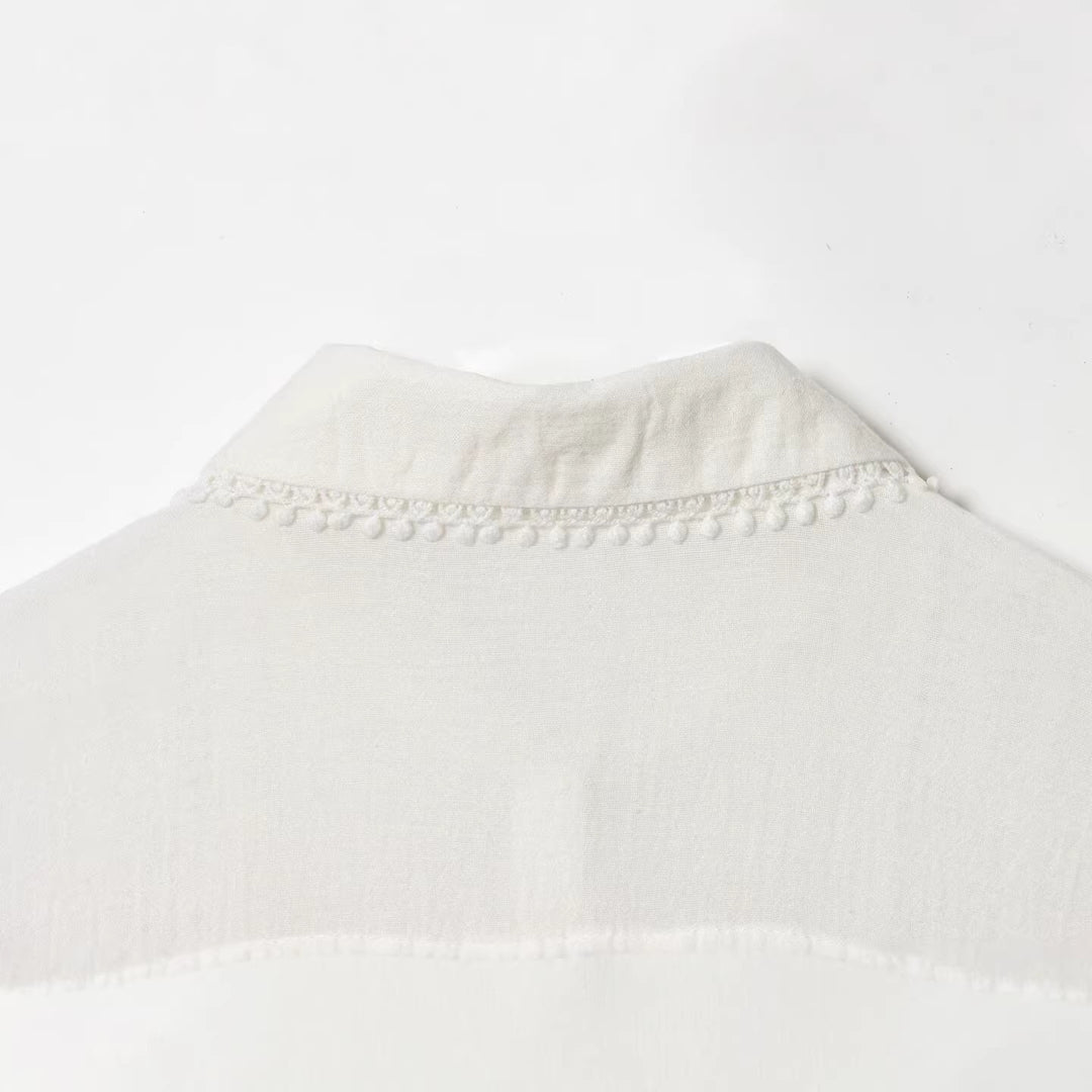 Damen Elegante Baumwollmisch‑Bluse mit Spitzenpasse, verdeckter Knopfleiste und weiten Ballonärmeln Drune