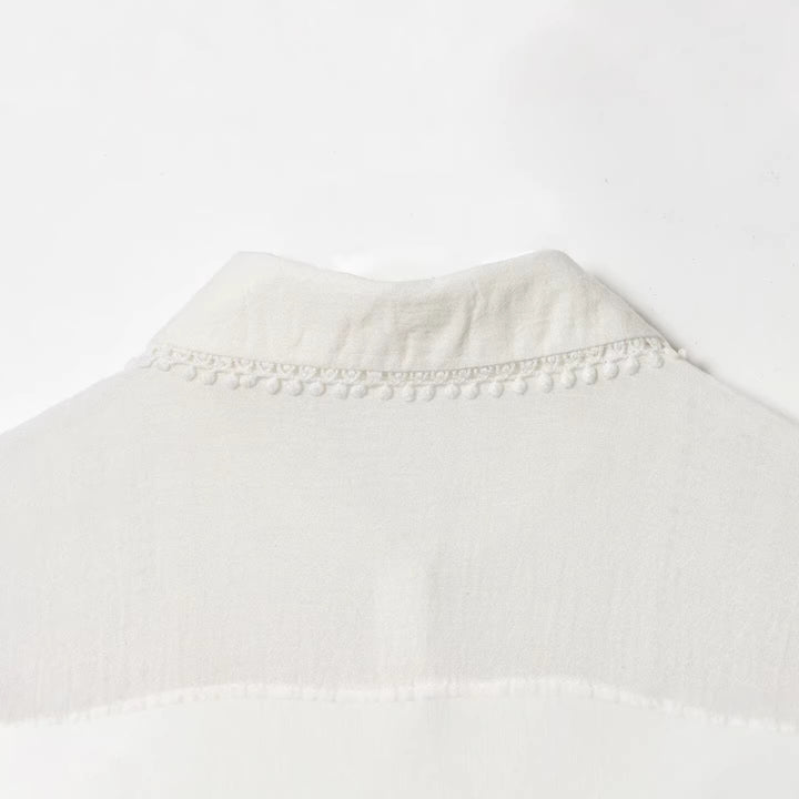 Damen Elegante Baumwollmisch‑Bluse mit Spitzenpasse, verdeckter Knopfleiste und weiten Ballonärmeln Drune
