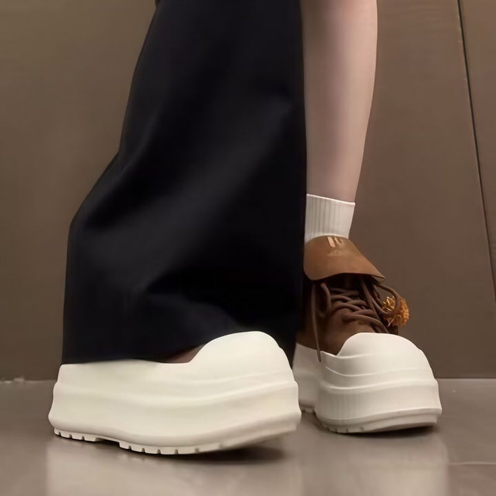 Damen Sportliche Plateau-Sneaker mit verspielten Anhängern Drune