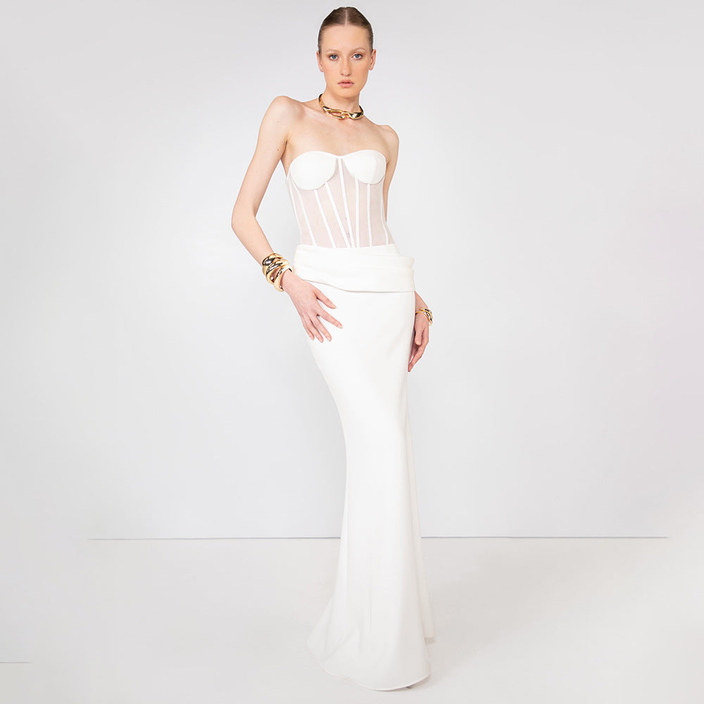Damen figurumspielendes Abendkleid mit tailliertem Oberteil und fließendem Rock Drune