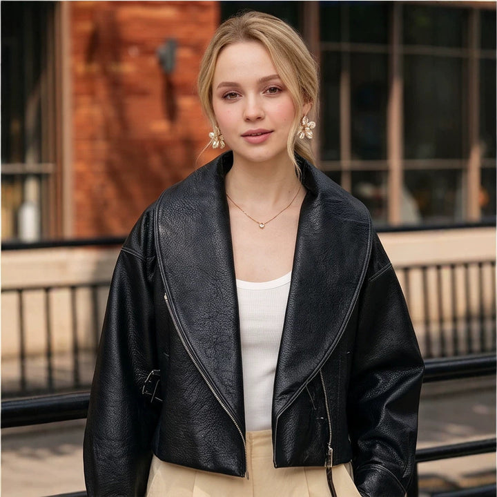 Damen Cropped-Bikerjacke aus Kunstleder mit weitem Schalkragen und asymmetrischem Reißverschluss Drune