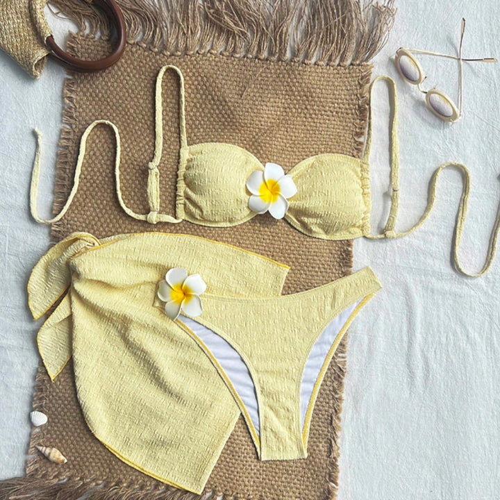 Damen Bandeau-Bikini mit schicker Rüsche und modischem Slip Drune