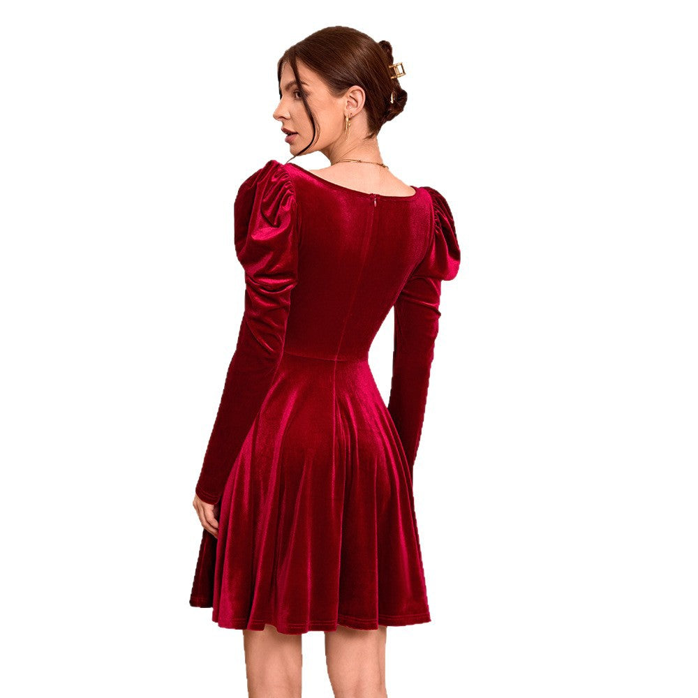 Damen Samt-Kleid mit Herz-Ausschnitt, gerafftem Bustier und Tellerrock Drune