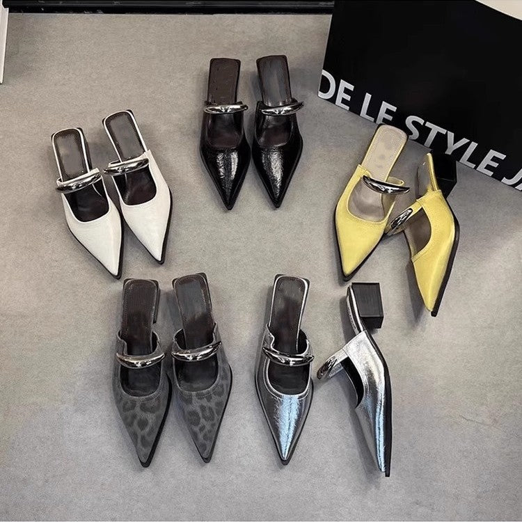 Damen Spitz zulaufende Mule-Pumps mit sculpted Blockabsatz und dekorativer Gliederkette Drune