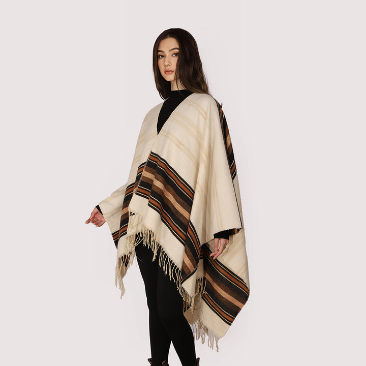 Damen Leichter Ruana‑Poncho aus Woll‑Viskosemix mit gestreifter Webbordüre und Fransensaum Drune