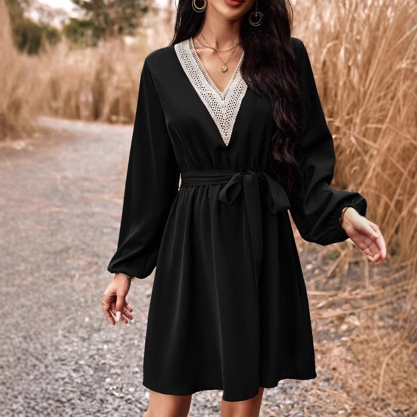 Damen nan knielanges V-Ausschnitt Kleid mit Häkelspitzen-Einsatz, Bindegürtel und leichten Ballonärmeln Drune
