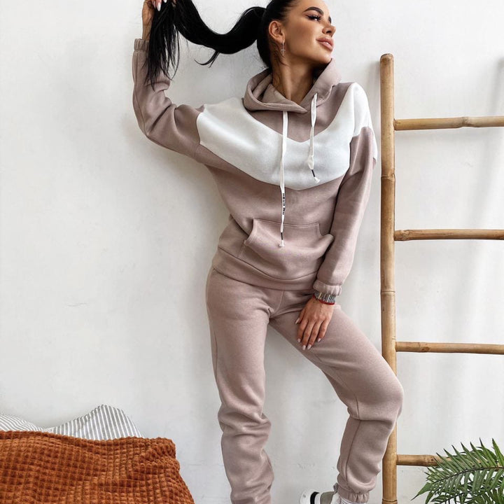Damen zweiteiliges Loungewear-Set mit Chevron-Kapuzenpullover und taillierter Tapered-Jogginghose Drune