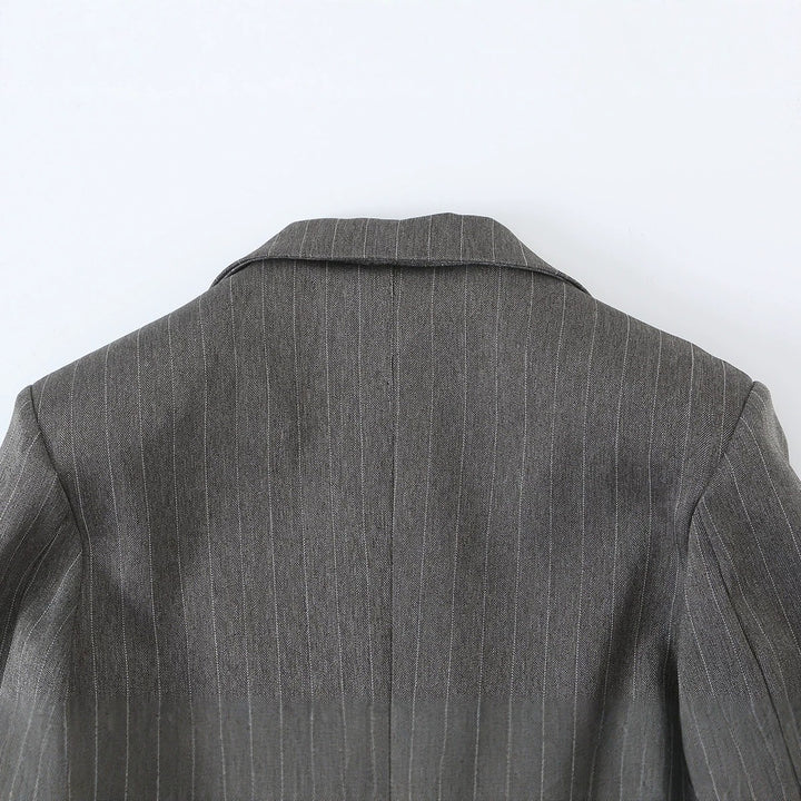 Damen Kurzgeschnittener Nadelstreifen-Blazer mit seitlichen Cut-Outs und Schnürdetail Drune