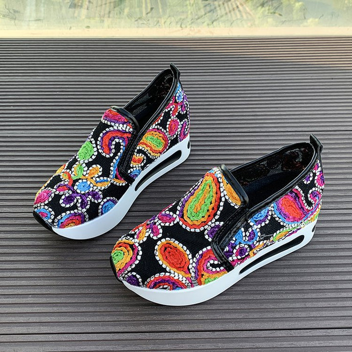 Damen Slip-On Keil-Sneaker mit besticktem Canvas-Obermaterial und luftgepolsterter Plateau-Sohle Drune
