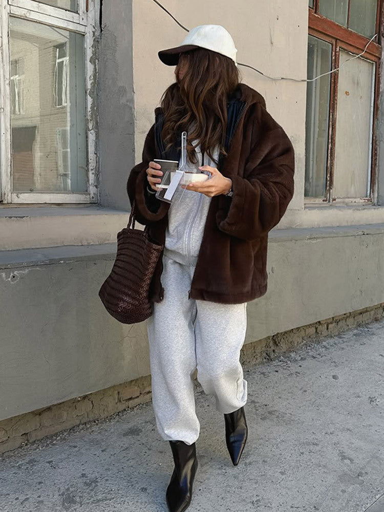 Damen Boxy-Kurzmantel aus veganem Fauxfur mit Kapuze, verdecktem Reißverschluss & lässiger Silhouette Drune