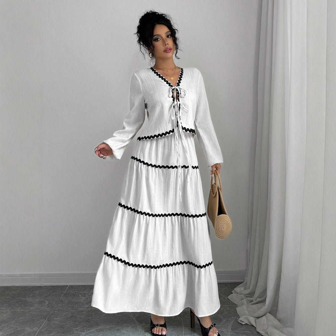Damen Maxi-Kleid mit verspieltem Schnürungsausschnitt und elegantem Rüschenboden Drune