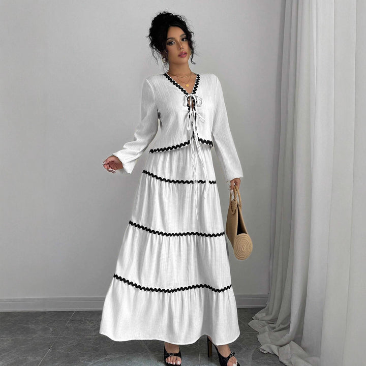 Damen Maxi-Kleid mit verspieltem Schnürungsausschnitt und elegantem Rüschenboden Drune
