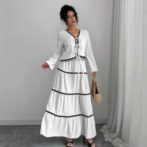 Damen Maxi-Kleid mit verspieltem Schnürungsausschnitt und elegantem Rüschenboden Drune