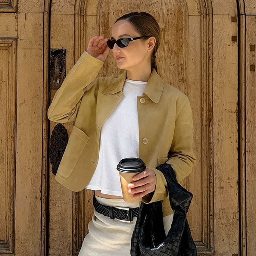Damen Kurze Jacke mit eleganter Kragenlinie und praktischen Taschen Drune