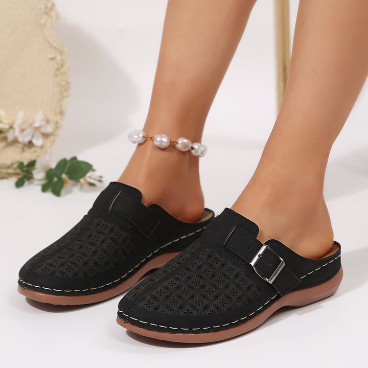 Damen Perforierte Komfort-Mules mit Zierlochmuster, verstellbarem Schnallenriemen und gepolstertem Fußbett Drune