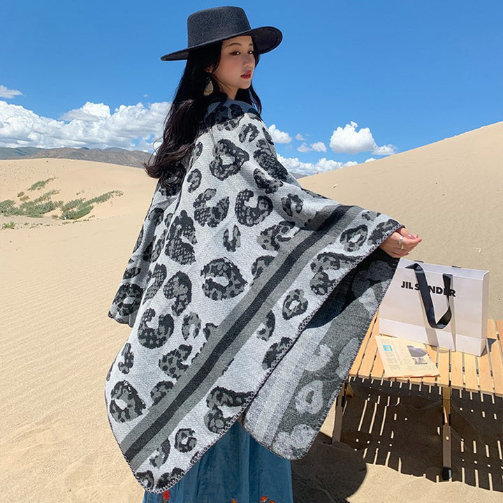 Damen Oversize‑Poncho im Strick‑Wollmix mit Leo‑Jacquard und V‑Ausschnitt Drune