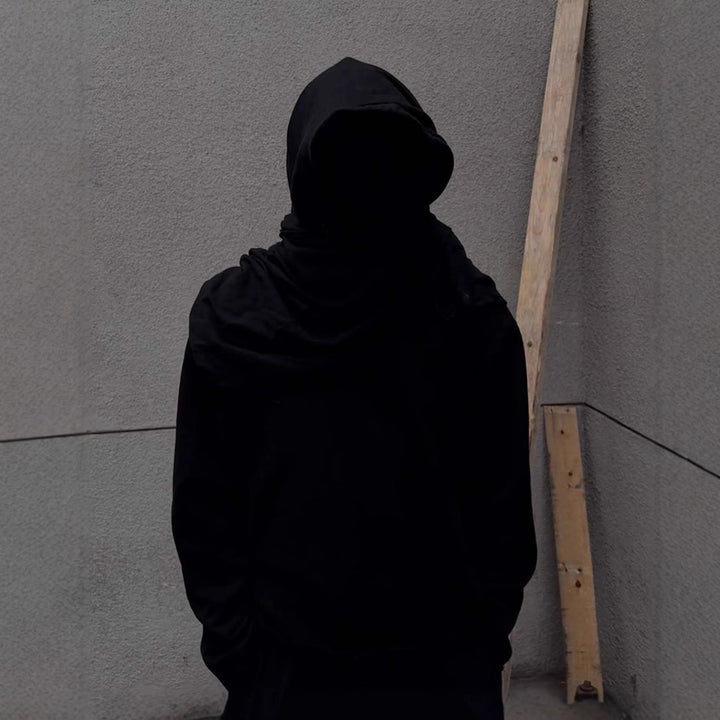 Unisex nan Kapuzenpullover im Gebrauchsspurenstil mit angeschlossenem Schlauchschal und ausgefransten Öffnungen Drune