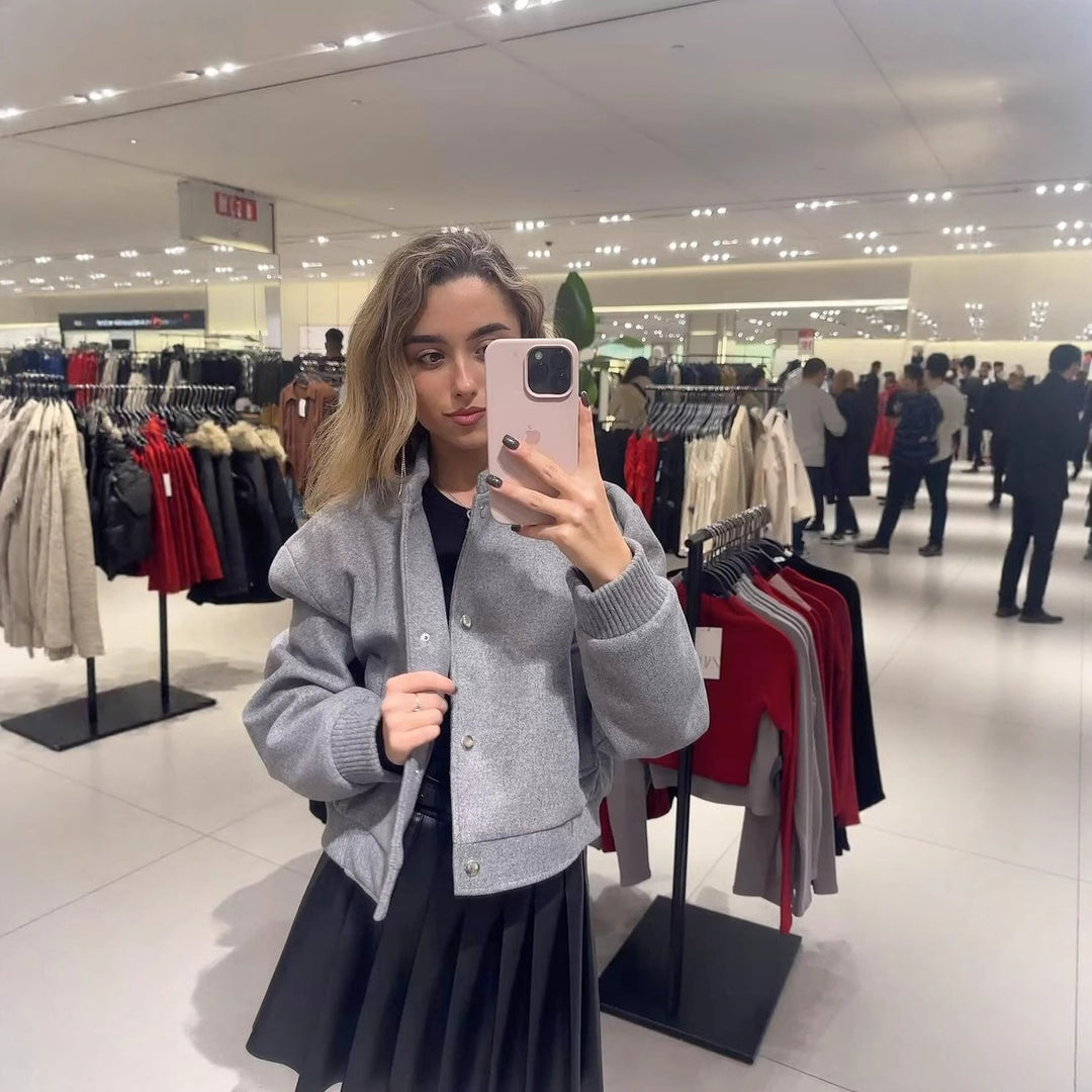 Damen 70+ kurze Wollmix‑Blousonjacke mit Reißverschluss, Hemdkragen und Pattentaschen Drune
