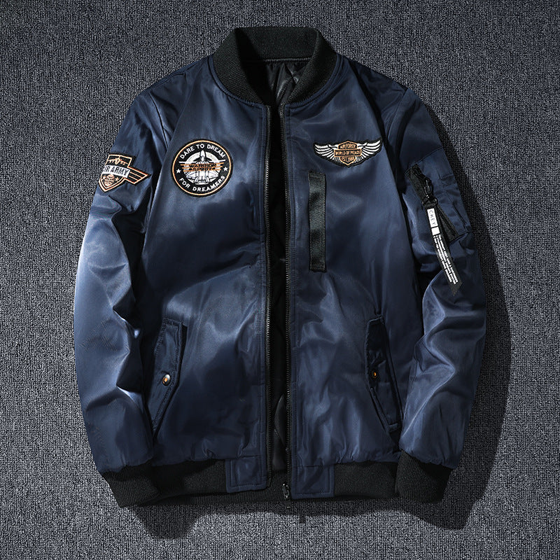 Herren -isolierte Flugstil-Bomberjacke mit gestickten Aufnähern und Utility-Ärmeltasche Drune
