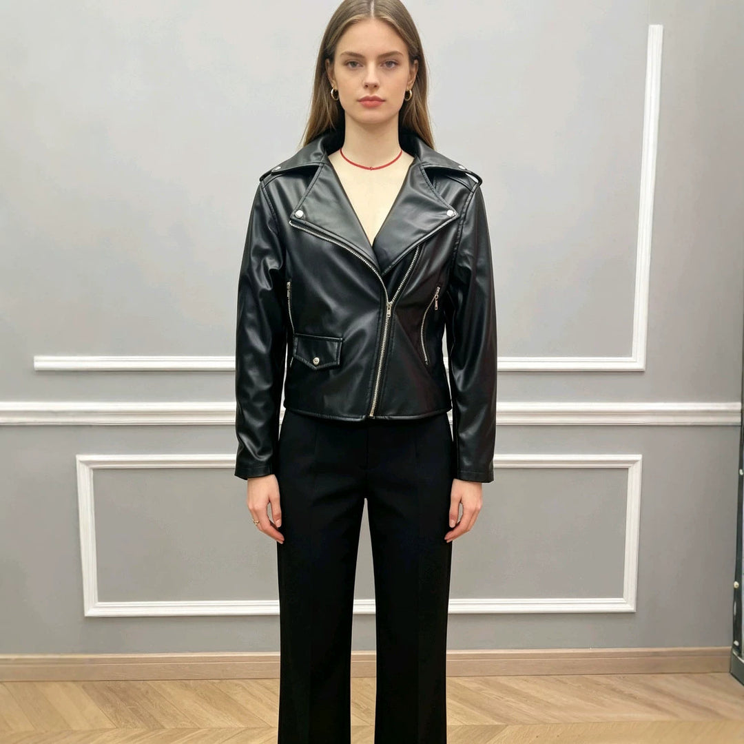 Damen nan figurbetonte Bikerjacke aus Kunstleder mit asymmetrischem Reißverschluss und aufgesetzter Klappentasche Drune