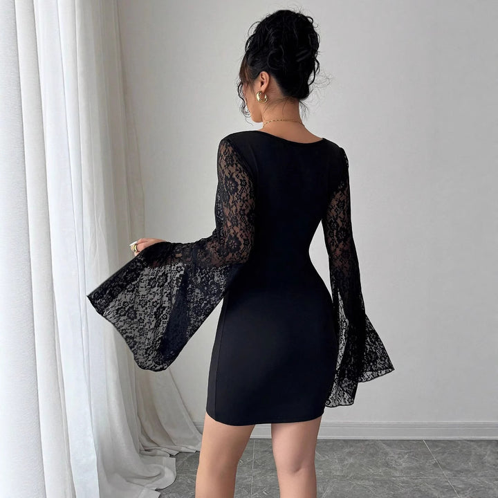 Damen nan figurbetontes Minikleid mit quadratischem Ausschnitt und ausgestellten Spitzenärmeln Drune