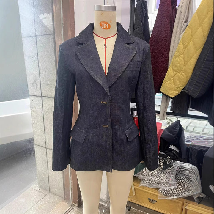 Damen nan taillierter Denim-Blazer mit schmaler Silhouette, Wiener Nähten und Pattentaschen Drune