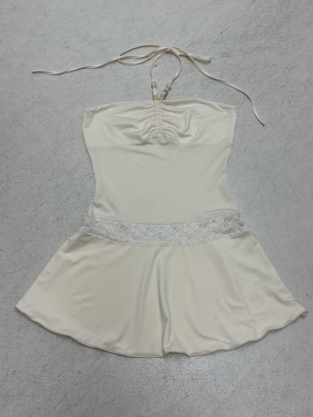 Damen Jumpsuit mit elegantem Schnürdetail und floralem Akzent Drune