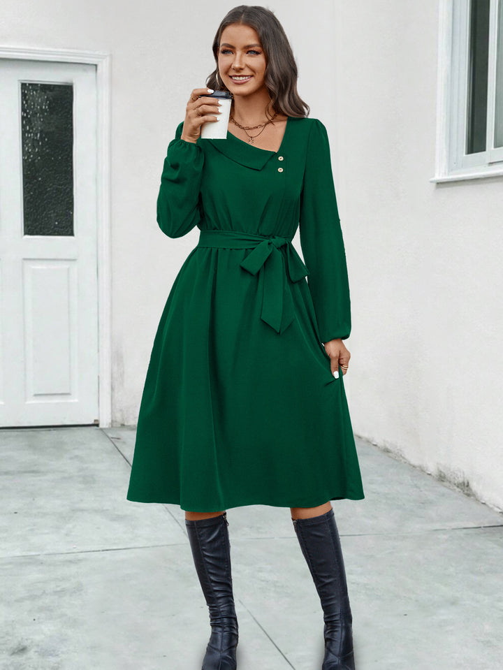 Damen Midikleid mit tailliertem Schnitt und eleganten Knopfdetails Drune