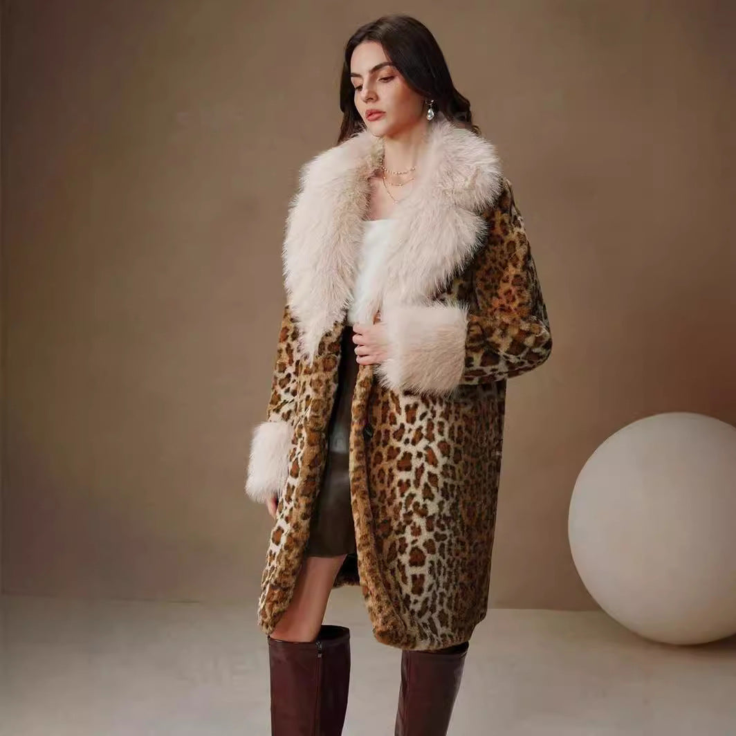 Damen Midilanger Kunstpelzmantel mit kontrastierendem Hochflor‑Schalkragen und Leopardenprint Drune