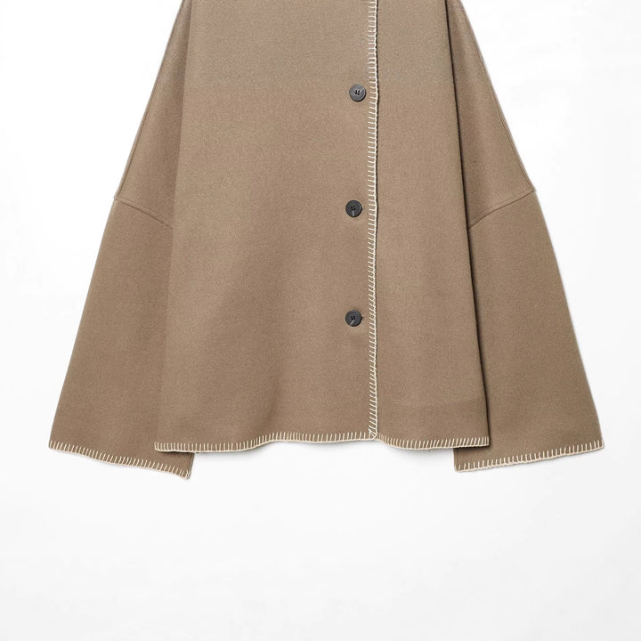 Damen nan kastiges Wollcape mit hohem Stehkragen, asymmetrischer Knopfleiste und Ziernaht Drune