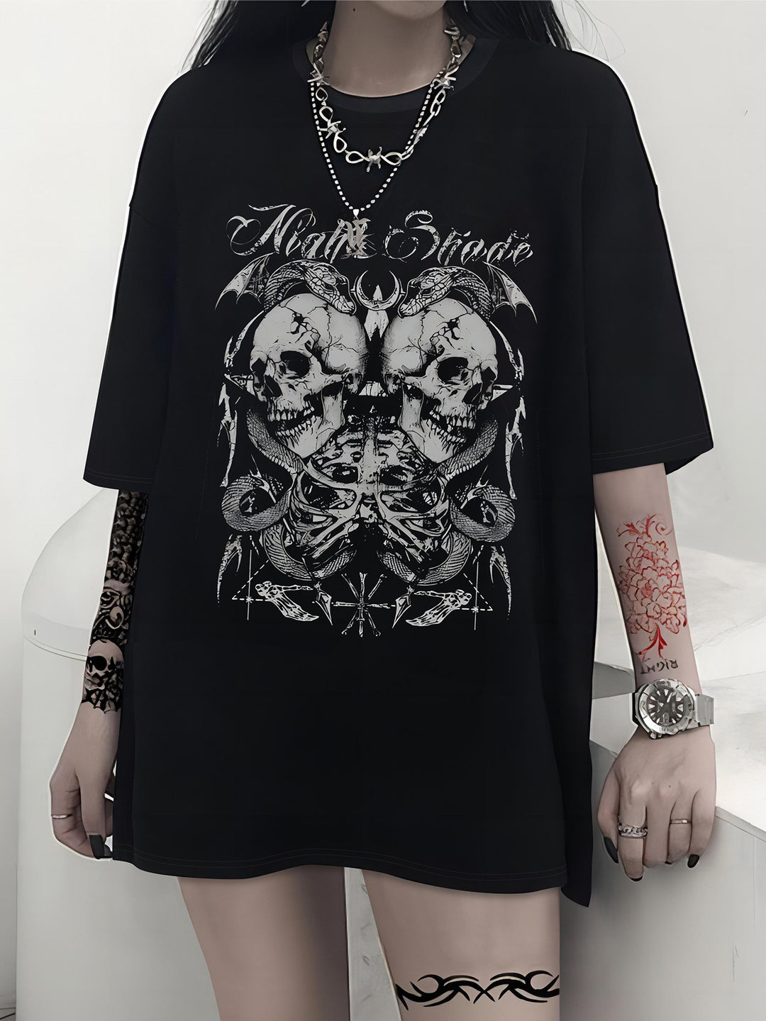 Damen T-Shirt mit künstlerischem Skelettmotiv und einzigartigem Druck Drune