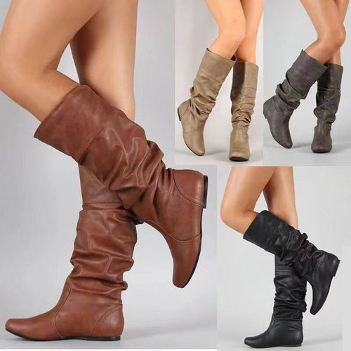 Damen Schlupfstiefel mit gerafftem Schaft und flacher Keilsohle Drune