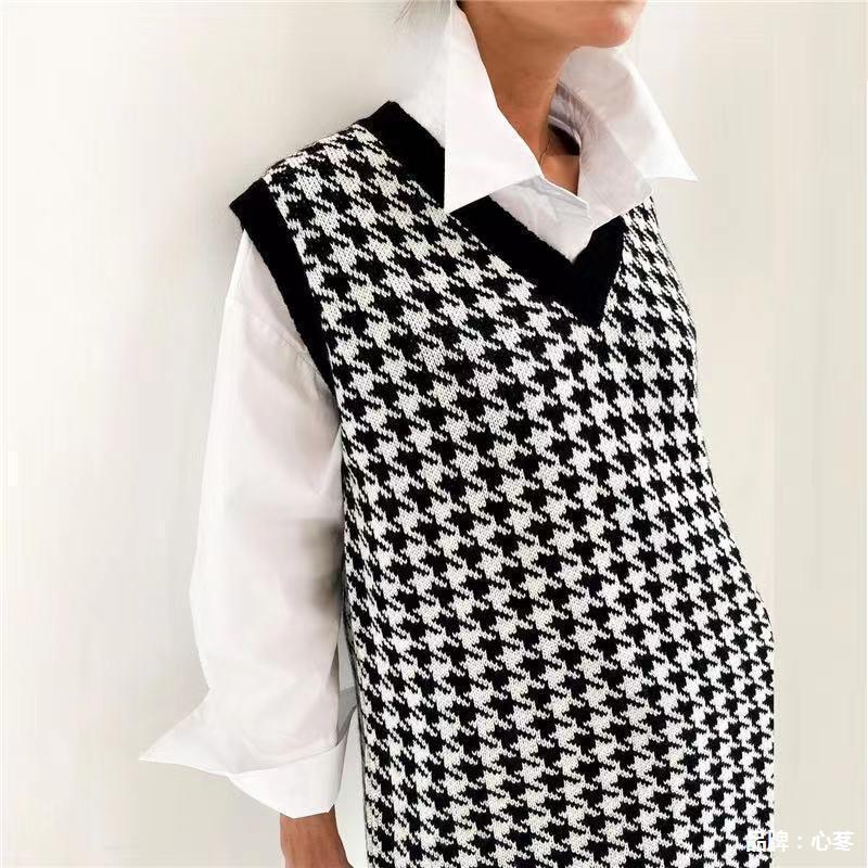 Damen gestricktes ärmelloses Kleid im modernen Hahnentrittmuster Drune