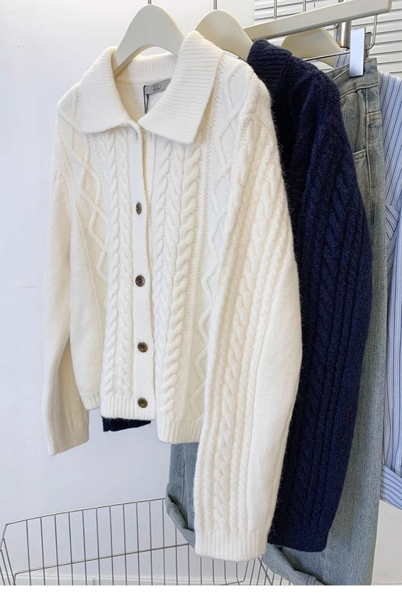 Damen Strickjacke mit Zopfmuster, Umlegekragen und Knopfleiste Drune