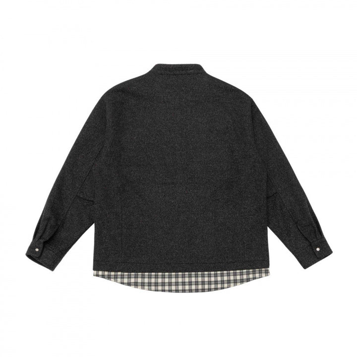 Unisex Oversize Wollmix-Hemdjacke mit Stehkragen, Druckknopfleiste und karierter Saumblende Drune