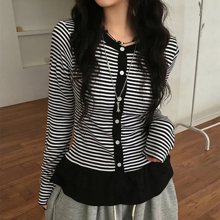 Damen nan feiner Kurzcardigan mit Knopfleiste, Spitzenkragen und welligem Saum Drune