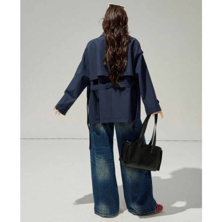 Damen Kurztrenchcoat mit taillierendem Gürtel und doppeltreiher Knopfleiste Drune